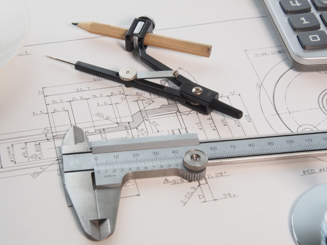 設計図とコンパスと電卓と物差し